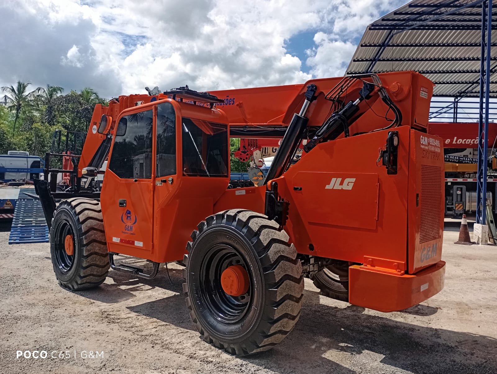 Equipamento da frota GM Transportes em operação